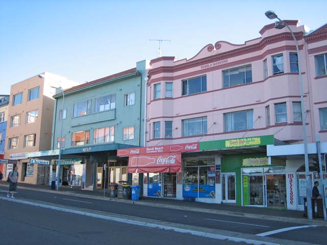 Bondi Beach�i�{���_�C�E�r�[�`�j�̎���ɂ��邨�����Ȃ��X