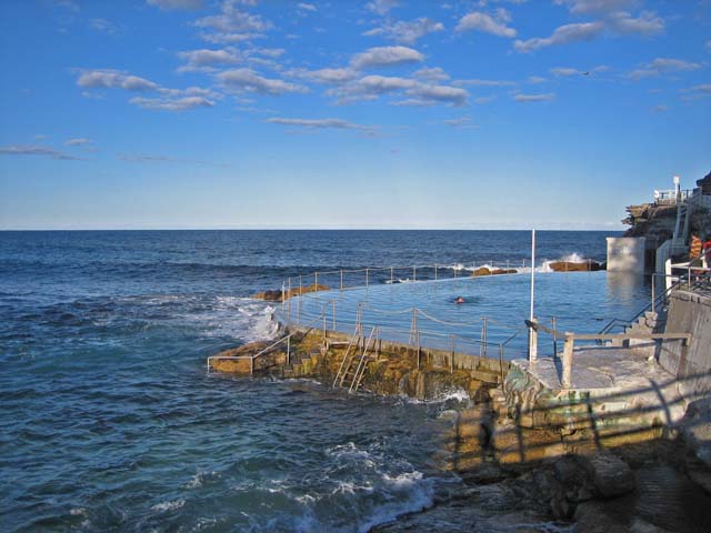 Bronte Beach�i�u�����e�E�r�[�`�j�̓쑤�ɓV�R�̃v�[��������܂��B