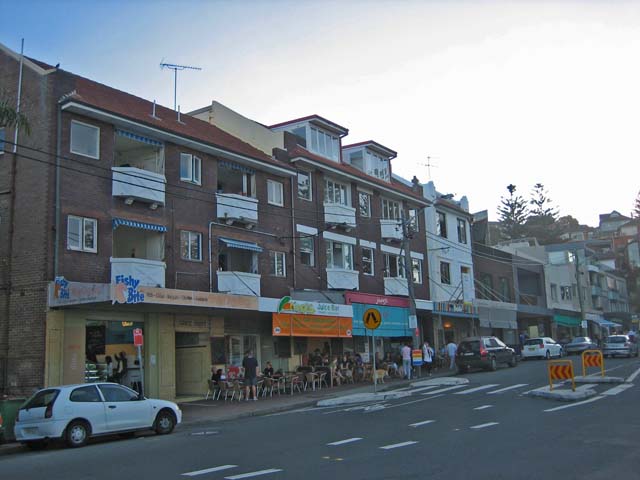 Bronte Beach�i�u�����e�E�r�[�`�j�̋߂��ɂ��邨�X