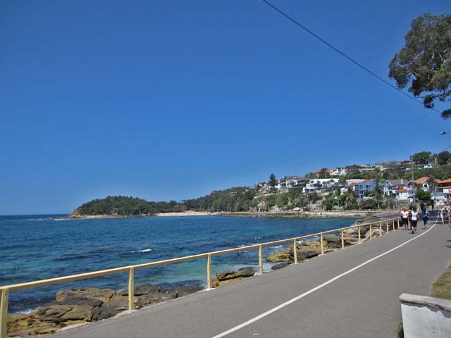 Manly Beach�i�}�����[�E�r�[�`�j�ɂ���C�ݐ��̗V����