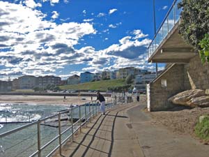 Bondi Beach�i�{���_�C�E�r�[�`�j�֑����V����