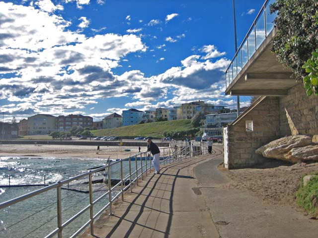 Bondi Beach�i�{���_�C�E�r�[�`�j�֑����V����