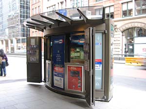 Qeen Victoria Building�i�N�B�[���E�r�N�g���A�E�r���f�B���O�j��Transit shop�i�g�����W�b�g�E�V���b�v�j