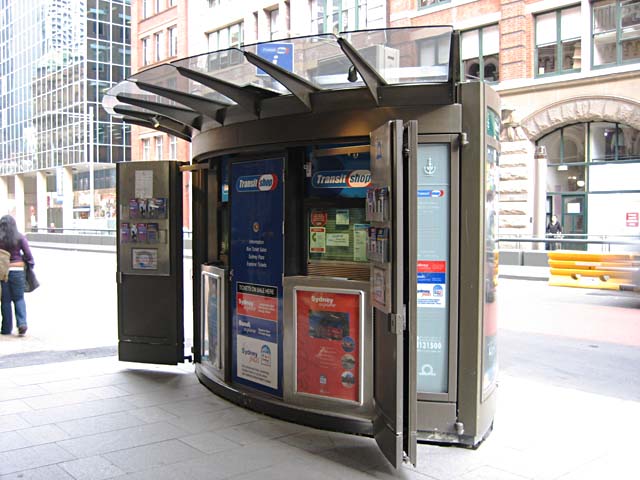 Qeen Victoria Building�i�N�B�[���E�r�N�g���A�E�r���f�B���O�j��Transit shop�i�g�����W�b�g�E�V���b�v�j