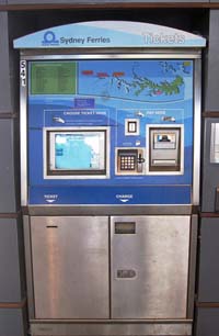 Cirqular Quay�i�T�[�L�����[�E�L�[�j�ɂ��錔���@