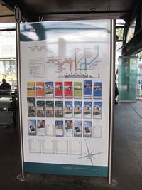 Cirqular Quay�i�T�[�L�����[�E�L�[�j�ɂ��鎞���\�ƘH���}�̍��q