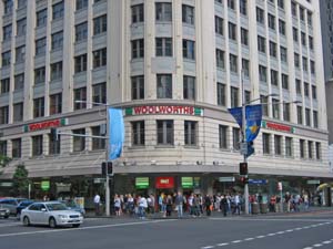 WOOLWORTHS�i�E�[�����[�X�jTown Hall�i�^�E���z�[���j�X