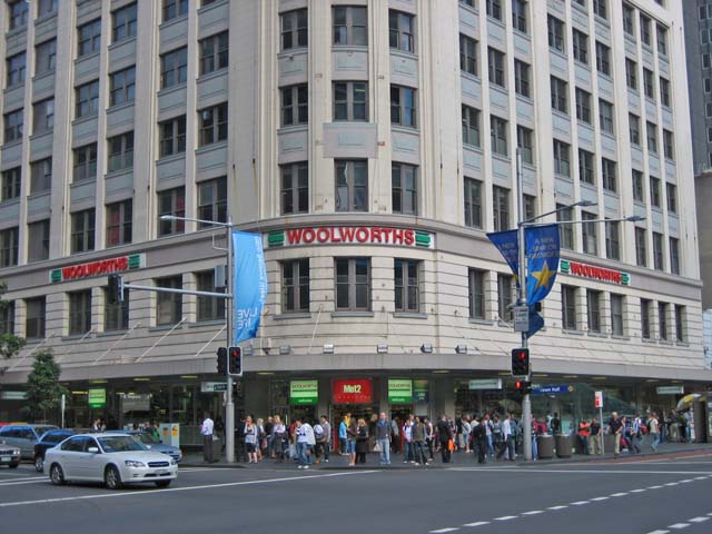 WOOLWORTHS�i�E�[�����[�X�j Town Hall�i�^�E���z�[���j�X