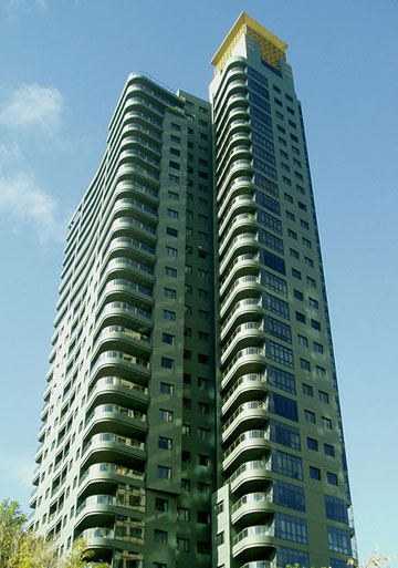 Observatory Tower Medical Centre (�I�u�U�x�g���[�^���[���f�B�J���Z���^�[)�������Ă���r��