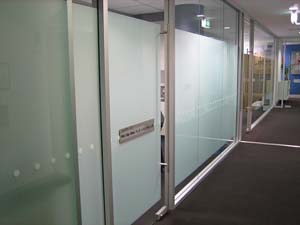 PEC City Clinic�i�y�b�N�E�V�e�B�E�N���j�b�N�j�̓���