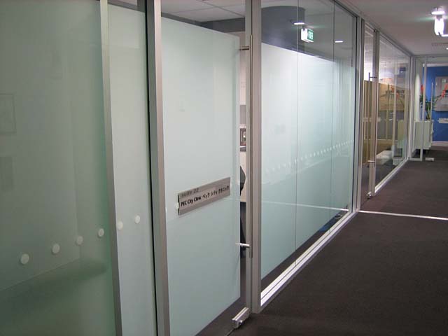 PEC City Clinic�i�y�b�N�E�V�e�B�E�N���j�b�N�j�̓���