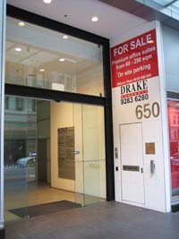 PEC City Clinic�i�y�b�N�E�V�e�B�E�N���j�b�N�j�������Ă���r���̓���