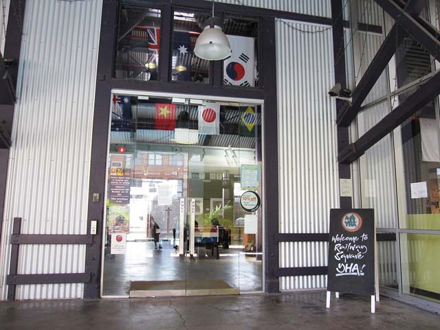 Sydney Railway Square�i�V�h�j�[�E���[���E�F�C�X�N�E�G�A�j�̓���