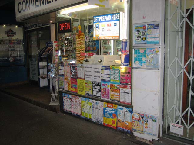 �V�h�j�[�̃V�e�B�ɂ���R���r�j