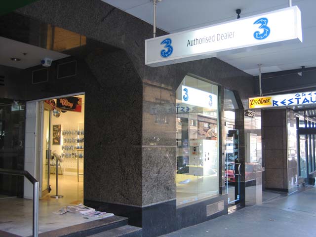 Thomas' Mobile Phones �i�g�[�}�X�E���o�C���E�t�H���j�̓���