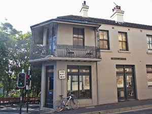 �r���Y�ibills�j�EDarlinghurst�i�_�[�����O�n�[�X�g�j�X�̊O��