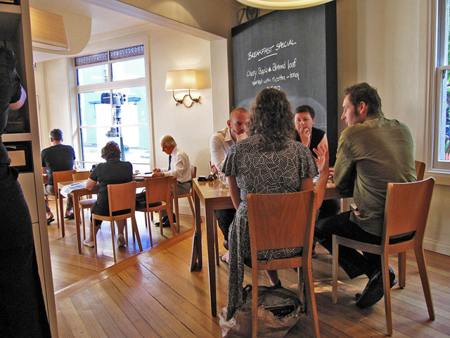 �r���Y�ibills�j-�������ȕ��͋C�̓X��