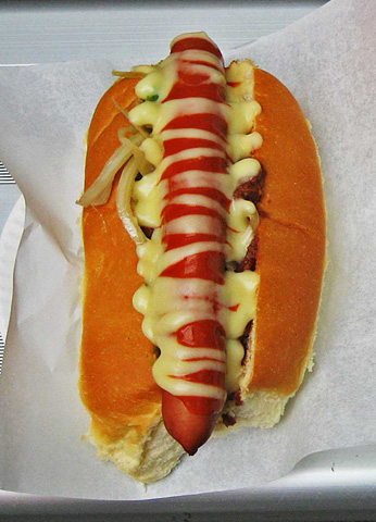 �n���[�Y�E�J�t�F�E�h�E�z�C�[���iHarry&rsquo;s Cafe De Wheels�j-Hot Dog de Wheels