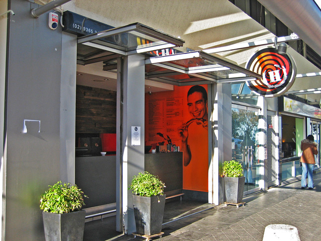 �n���P�[���Y�E�G�N�X�v���X�E�e�C�N�A�E�F�C�E�{���_�C�r�[�`�iHurricane's Express Take Away Bondi Beach�j