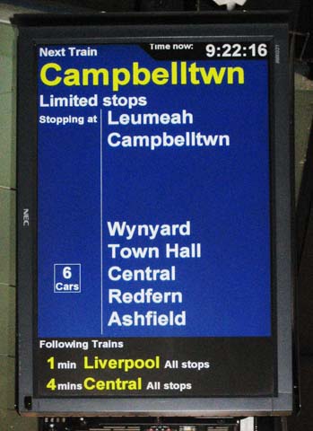 City Rail�i�V�e�B�E���[���j�̃v���b�g�z�[���ɂ���ē����j�^�[�@Town Hall�i�^�E���E�z�[���j�w